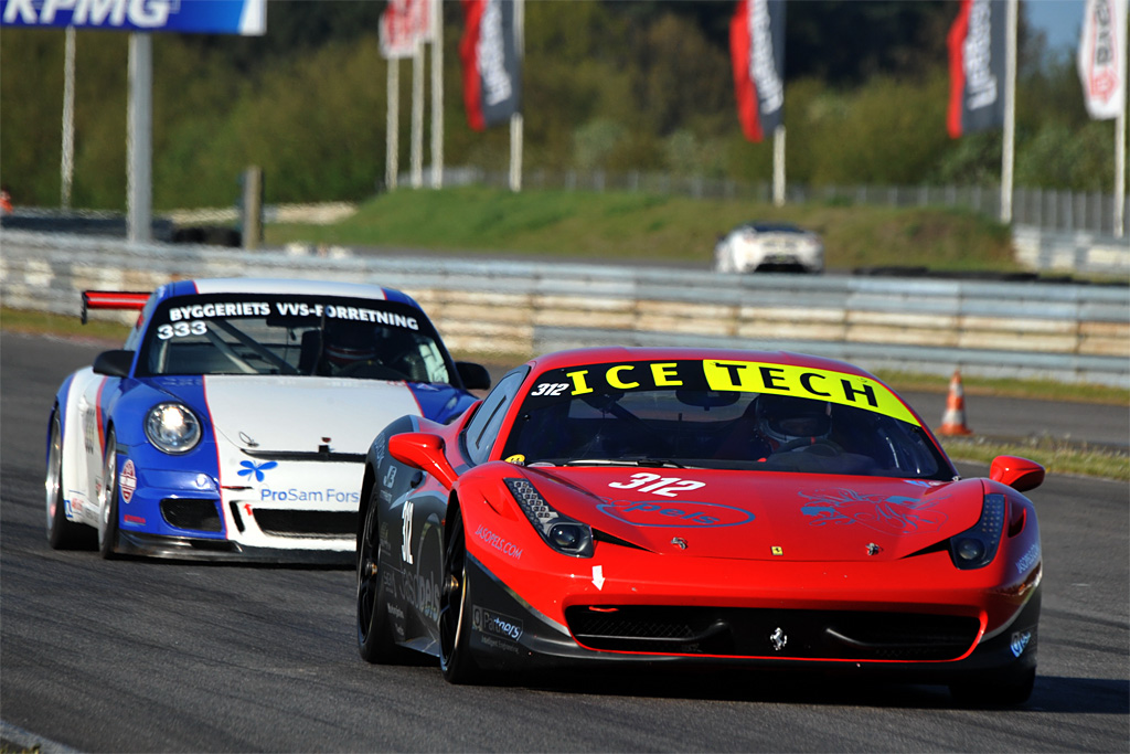 To af de toneangivende biler under lørdagens løb i Danish Endurance Chrampionship
(Foto: Morten Alstrup)